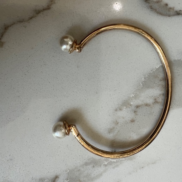 Faux Pearl and gold stacking bracelet - Picture 3 of 3